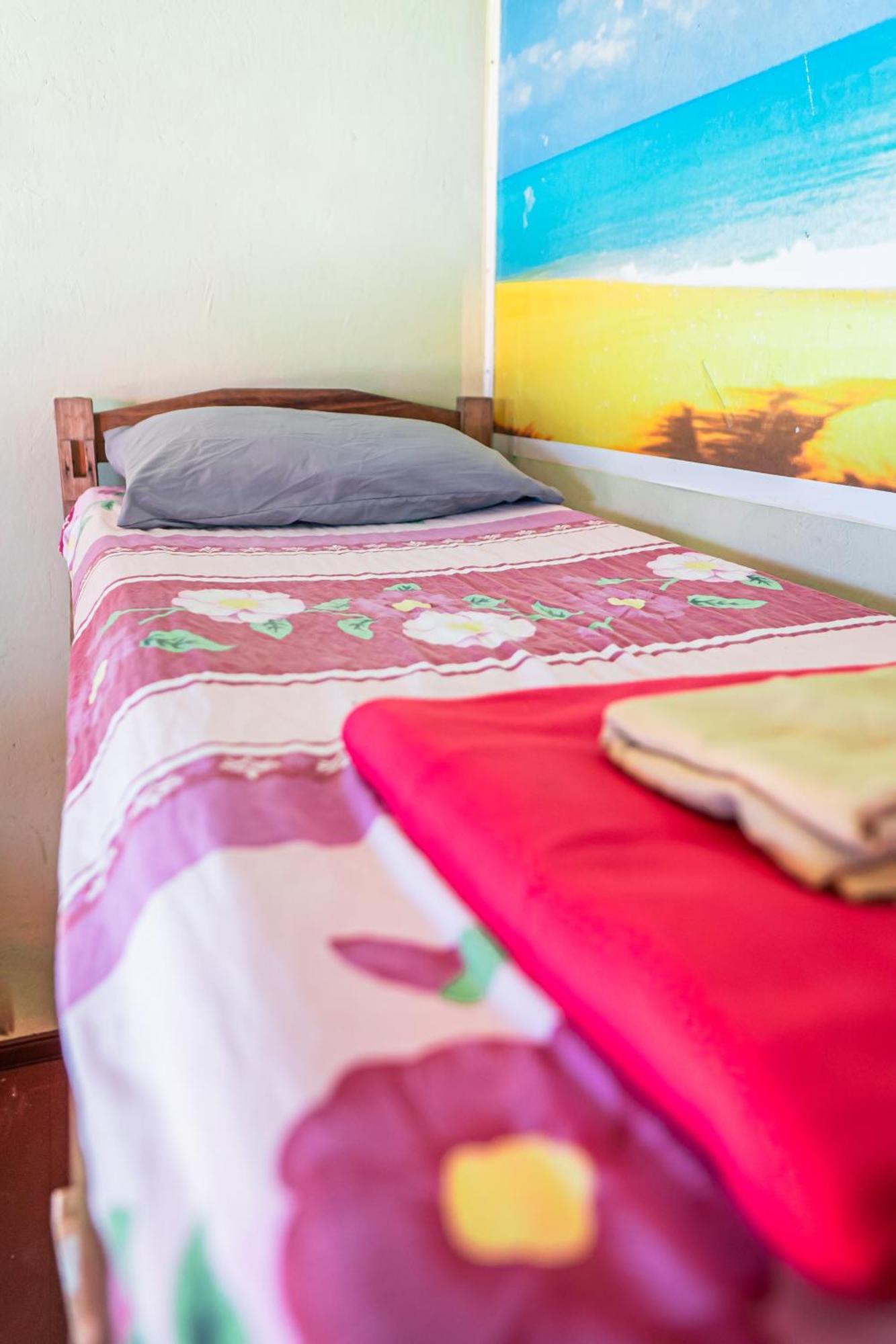 La Rubia Hostel La Pedrera Phòng bức ảnh