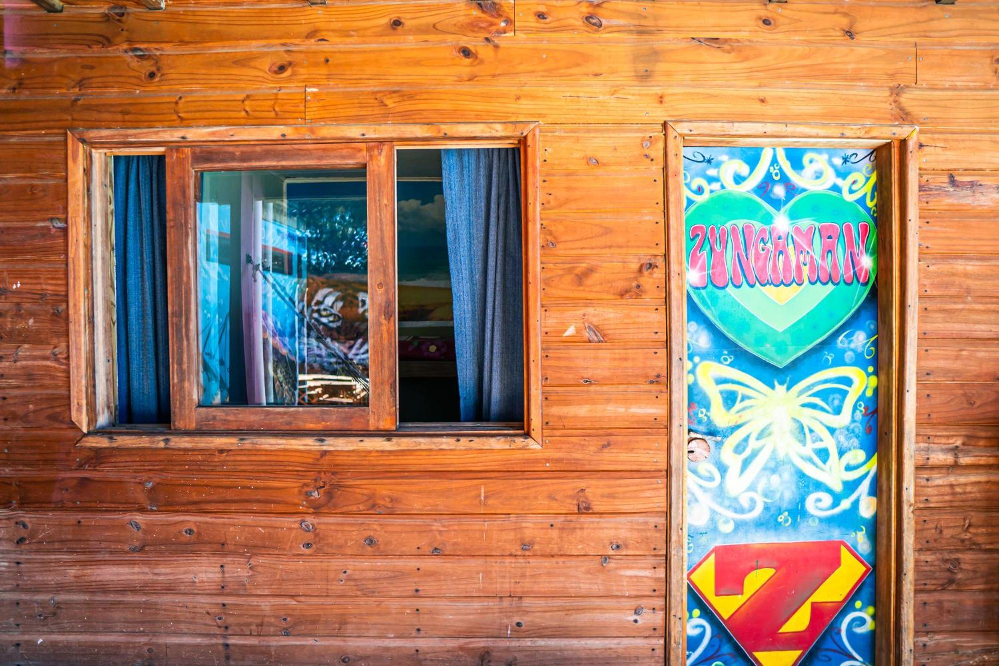 La Rubia Hostel La Pedrera Phòng bức ảnh