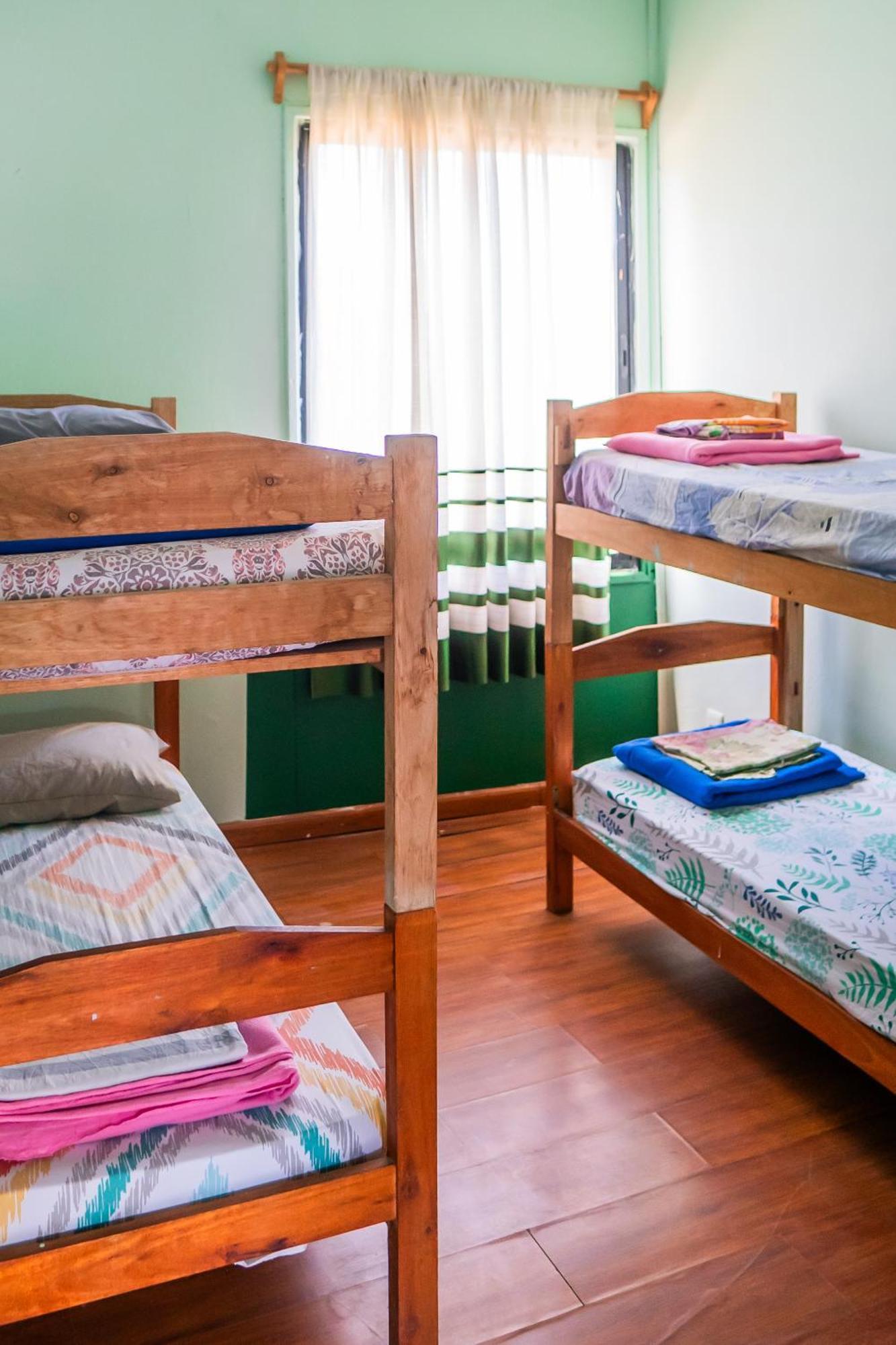 La Rubia Hostel La Pedrera Phòng bức ảnh